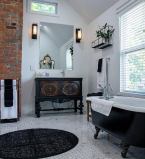 Top Walk score! Prime Westport Midtown Location!